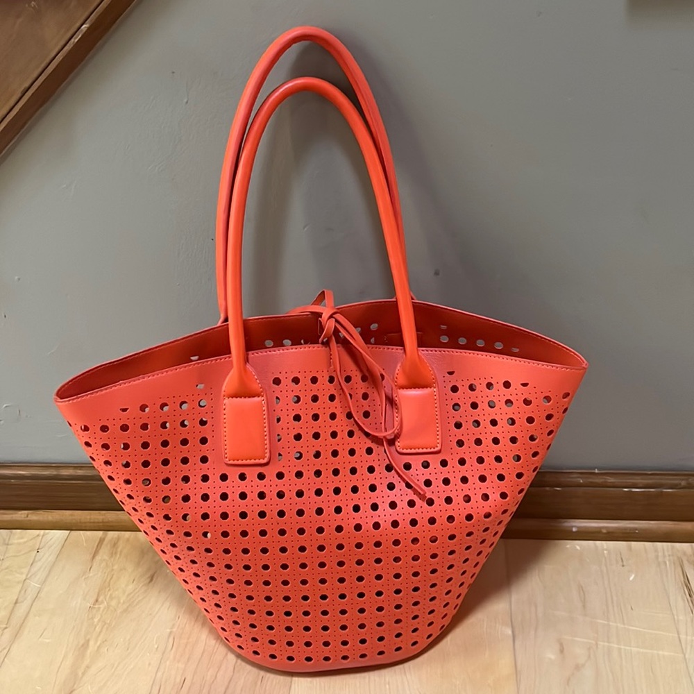 Brand new, never used Moda Luxe hand bag.